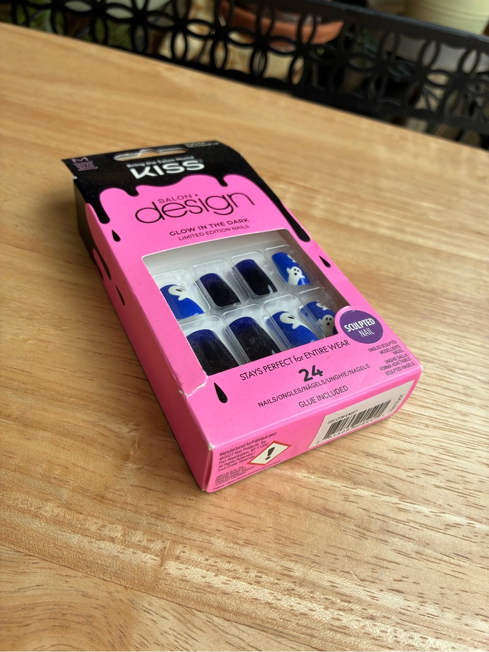 LIMITED EDITION KISS Design Glow-in-the-Dark Blue & White Ghost Press On Nails - Picture 4 of 4